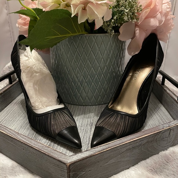 HYPE-BLACK LEATHER PUMPS WITH SHEER CLOTH OVERLAY-8 1/2M - Picture 4 of 15
